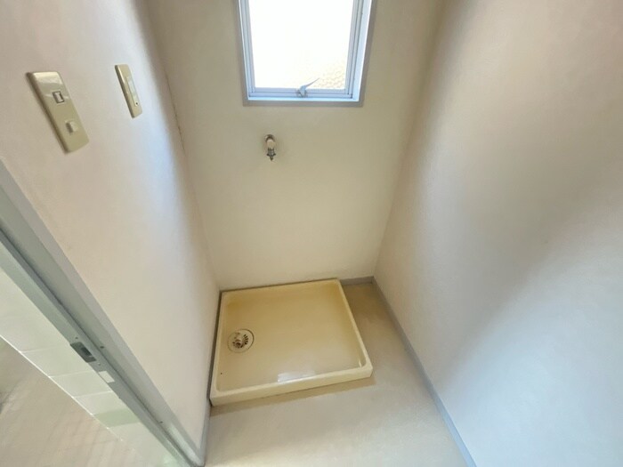 物件内観写真14　(洗濯機置場)