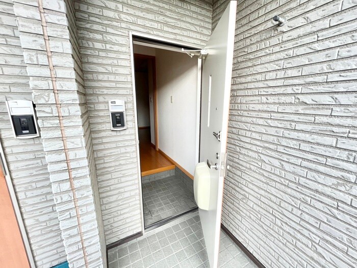 物件内観写真11　(玄関)