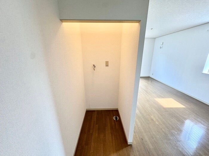 物件内観写真9　(洗濯機置場)