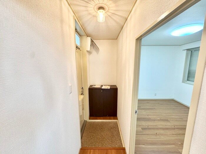 物件内観写真11　(玄関)