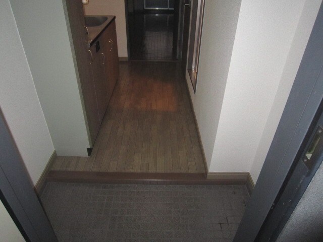 物件内観写真10　(玄関)