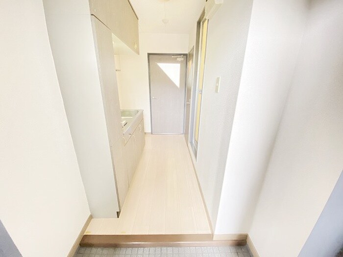 物件内観写真10　(玄関)