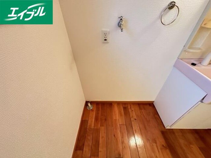 物件内観写真15　(洗濯機置場)