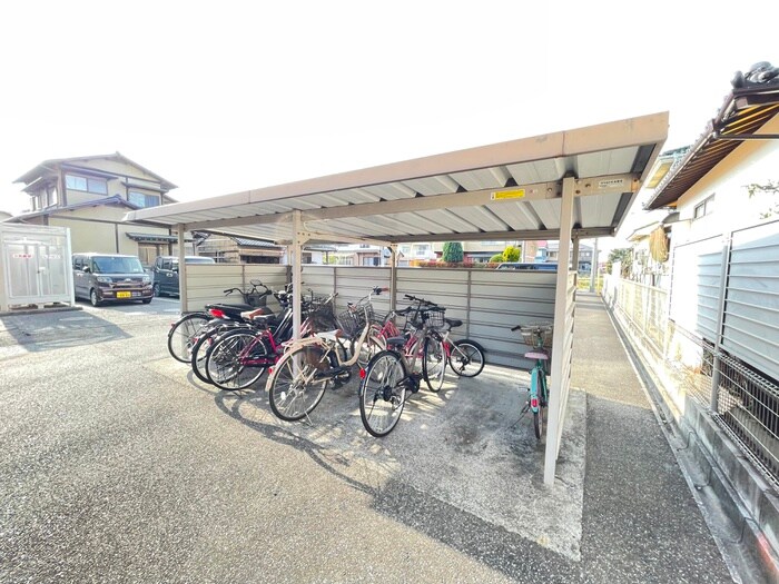 物件外観写真2　(駐輪場)