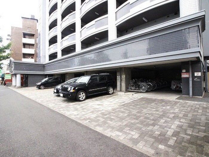 物件外観写真2　(駐車場)