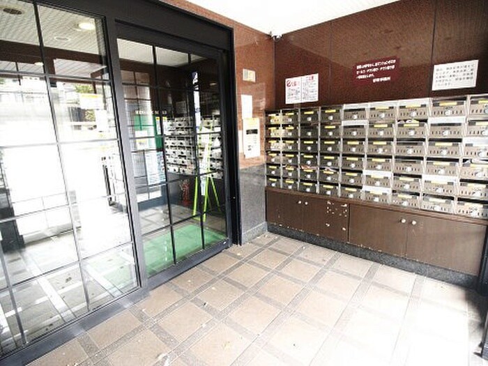 物件外観写真3　(エントランス部分)