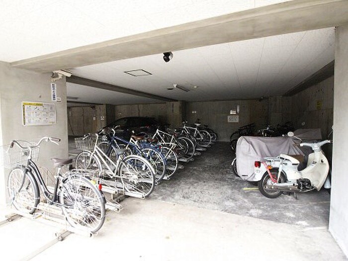 物件外観写真5　(駐輪場)