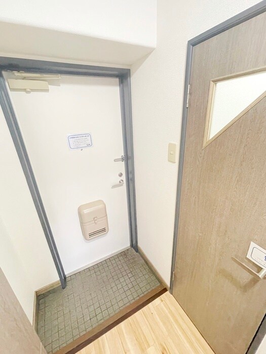 物件内観写真10　(玄関)