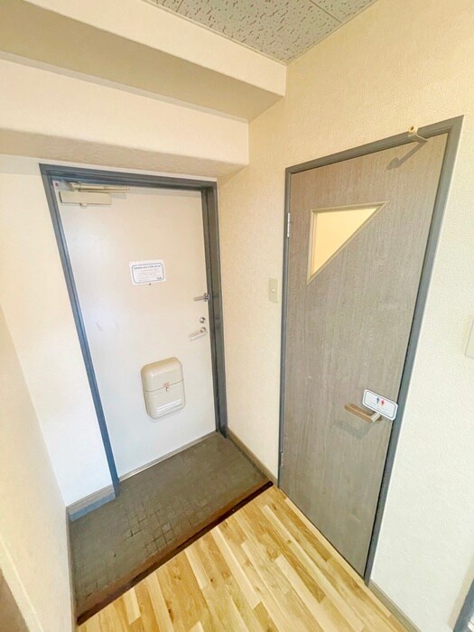 物件内観写真10　(玄関)