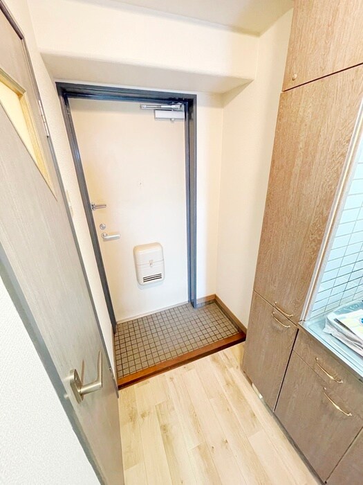 物件内観写真10　(玄関)