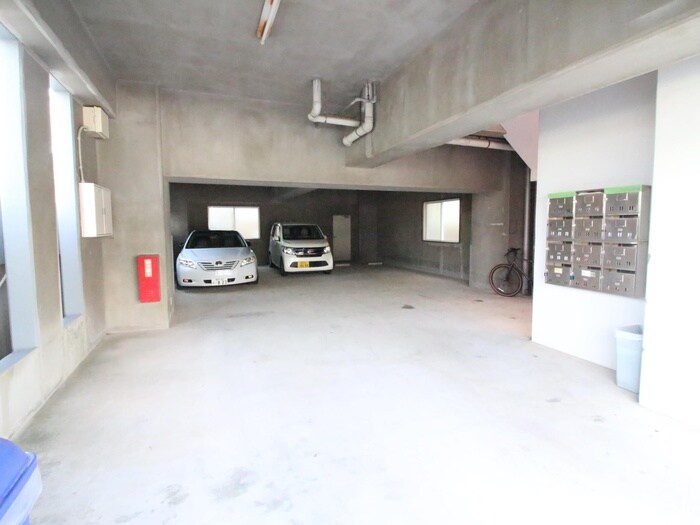 物件外観写真4　(駐車場)