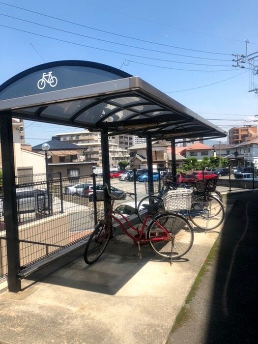 物件外観写真4　(駐輪場)