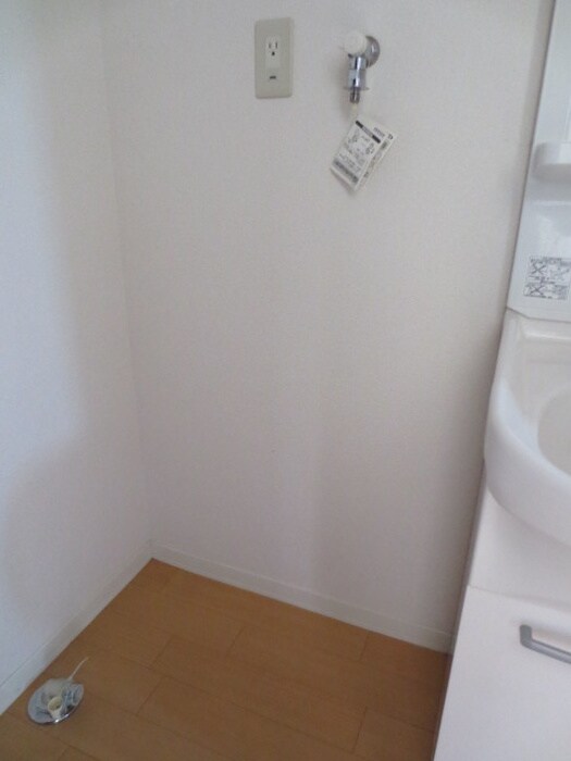 物件内観写真13　(洗濯機置場)