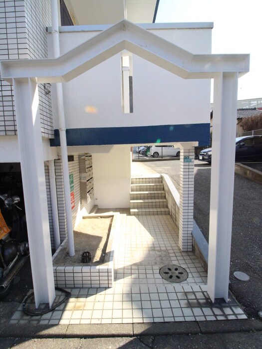 物件外観写真5　(エントランス部分)