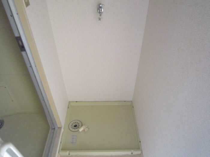 物件内観写真13　(洗濯機置場)