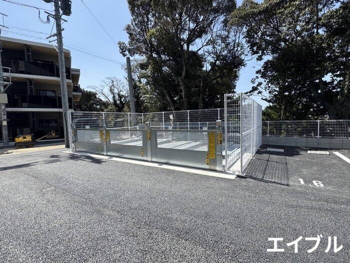 物件外観写真3　(駐車場)