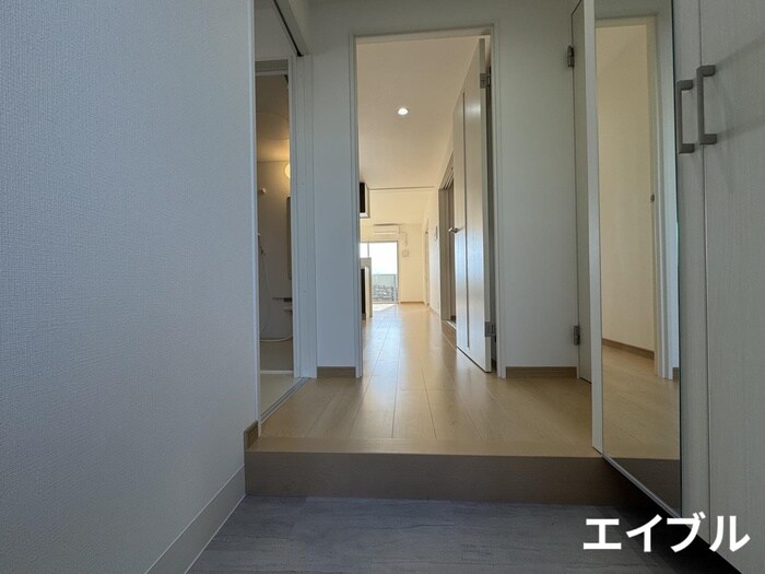 物件内観写真17　(玄関)
