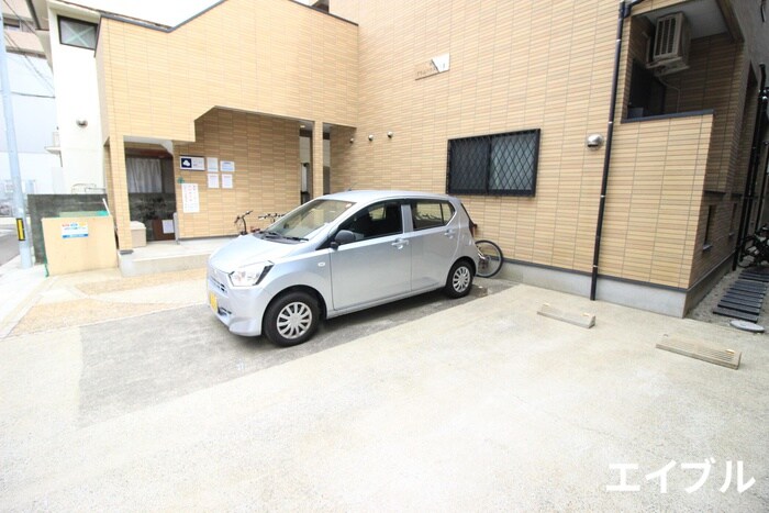 物件外観写真4　(駐車場)
