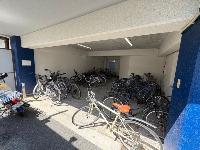 物件外観写真3　(駐輪場)