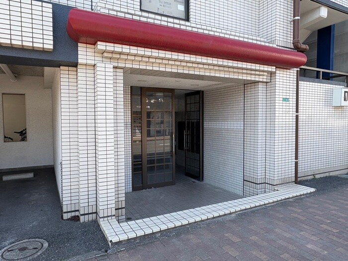 物件外観写真5　(エントランス部分)