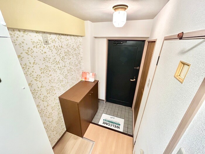 物件内観写真12　(玄関)