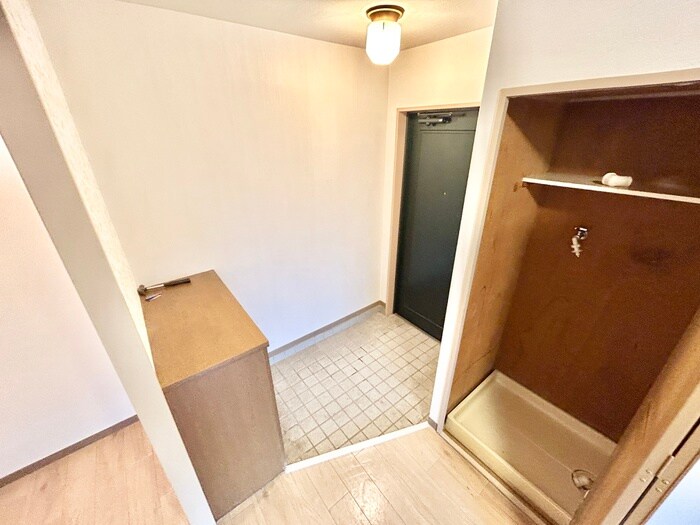 物件内観写真12　(玄関)