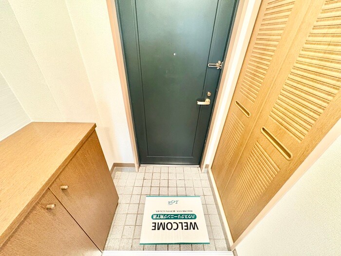 物件内観写真13　(玄関)