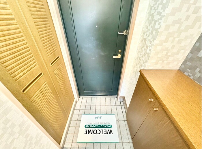 物件内観写真13　(玄関)
