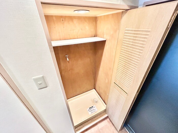 物件内観写真16　(洗濯機置場)