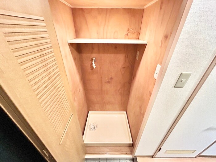 物件内観写真16　(洗濯機置場)