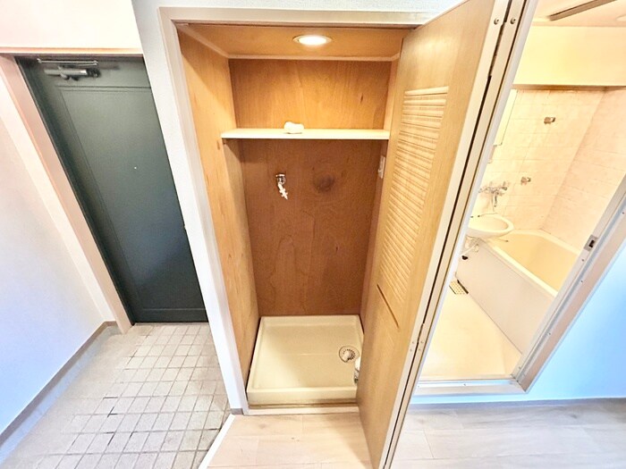 物件内観写真18　(洗濯機置場)