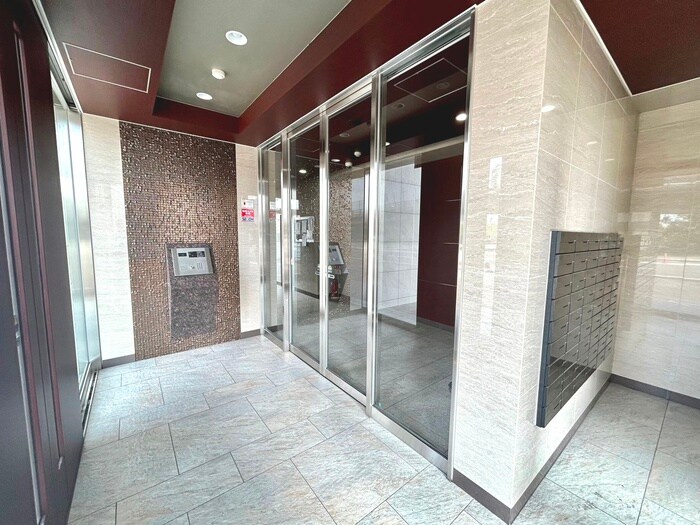 物件外観写真5　(エントランス部分)