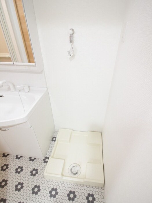 物件内観写真12　(洗濯機置場)