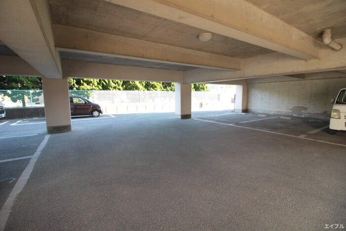 物件外観写真4　(駐車場)