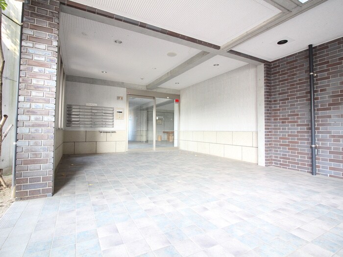 物件外観写真2　(エントランス部分)