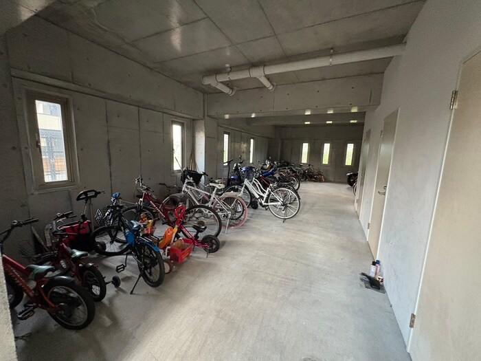 物件外観写真5　(駐輪場)