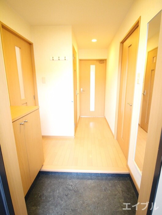 物件内観写真16　(玄関)