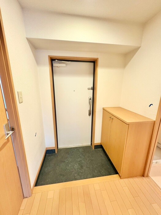物件内観写真16　(玄関)