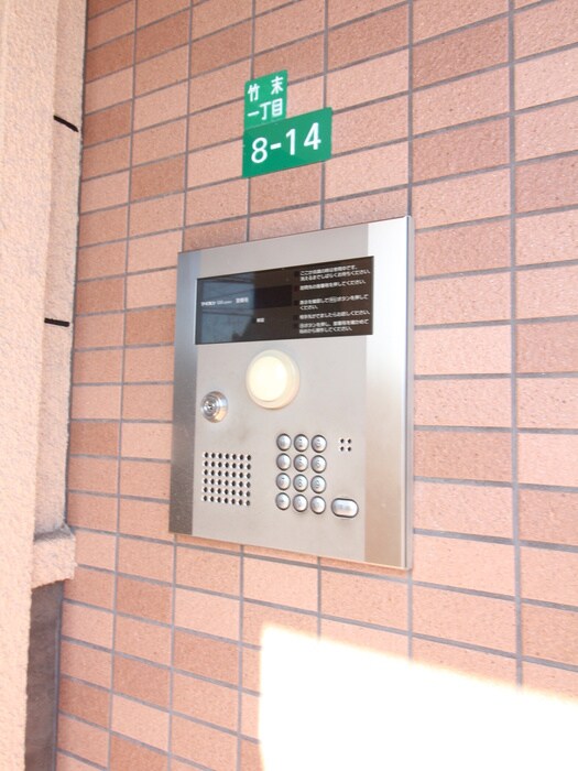 物件外観写真5　(エントランス部分)