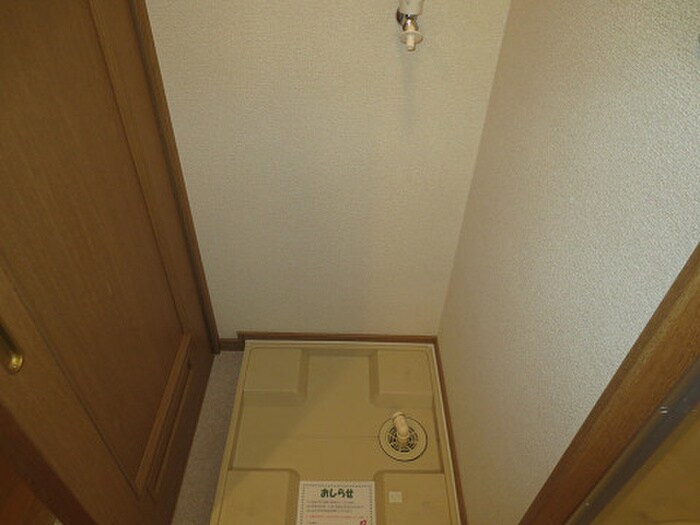 物件内観写真13　(洗濯機置場)