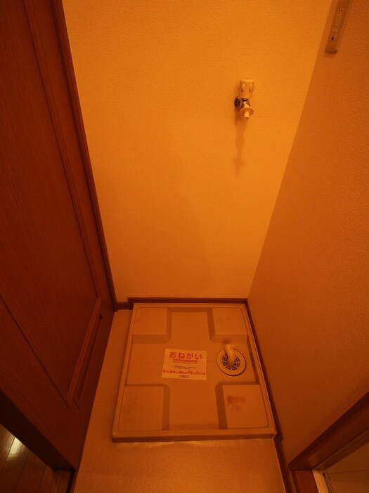 物件内観写真14　(洗濯機置場)