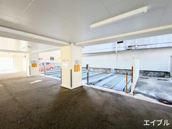 物件外観写真4　(駐車場)