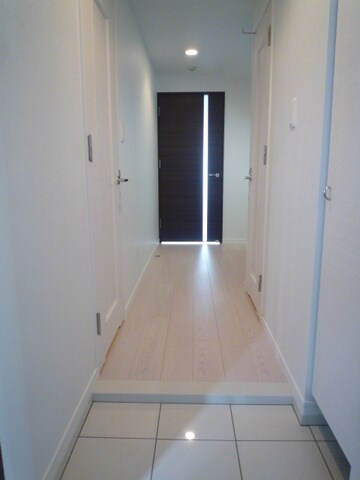 物件内観写真13　(玄関)