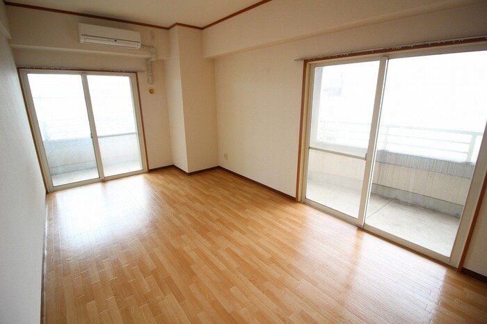 物件内観写真3　(居室)