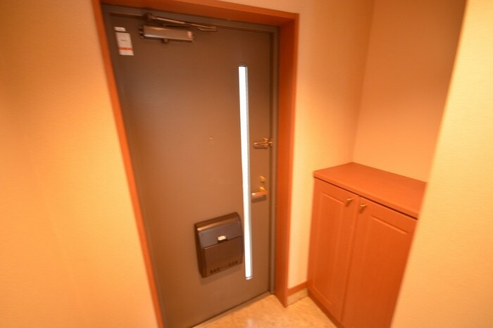 三栄ビルの玄関