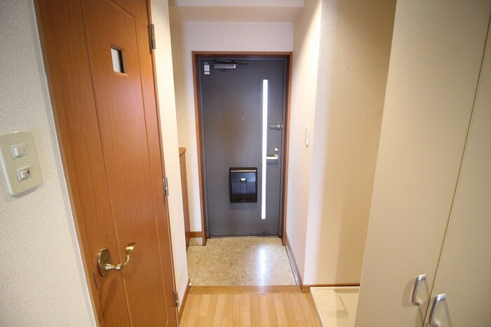 物件内観写真7　(玄関)