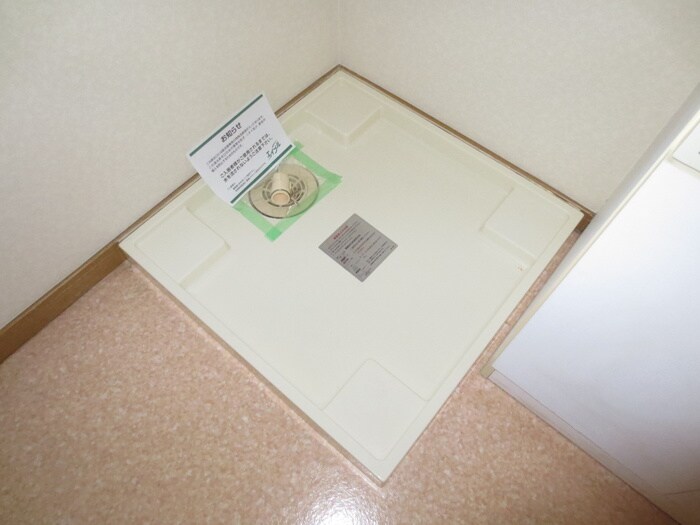 物件内観写真11　(洗濯機置場)