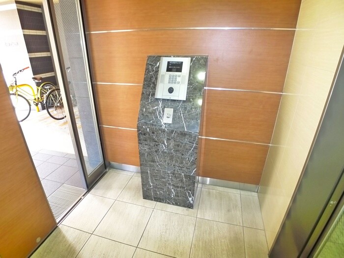 物件外観写真4　(エントランス部分)