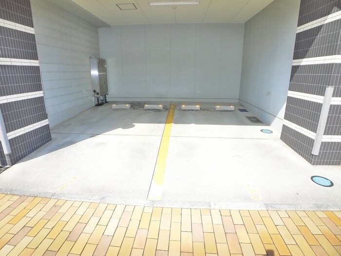 物件外観写真5　(駐車場)