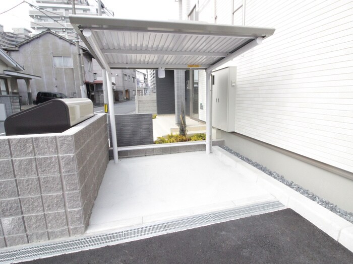 物件外観写真2　(駐輪場)